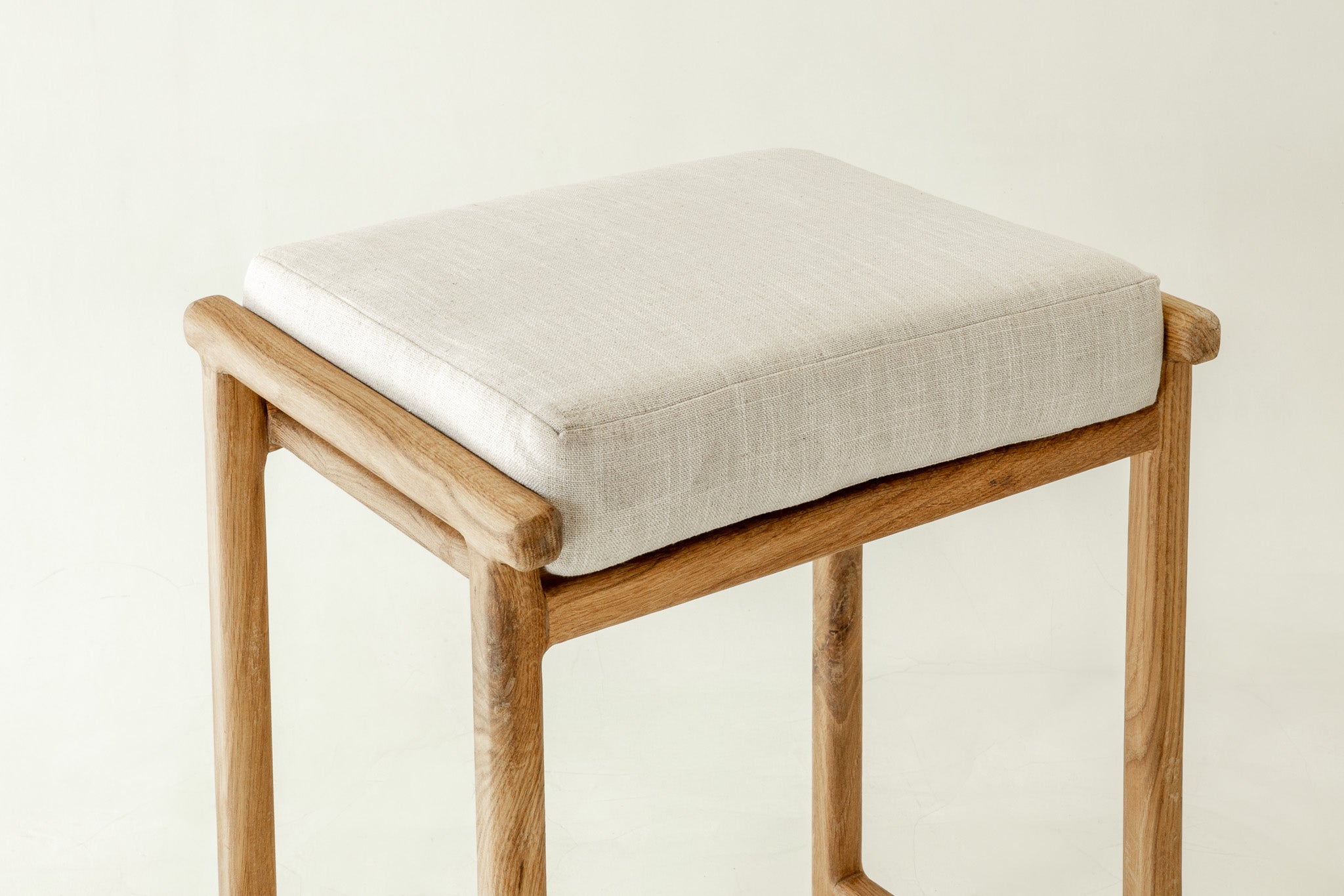 Georgie Solid Oak Counter Stool - close up of the seat