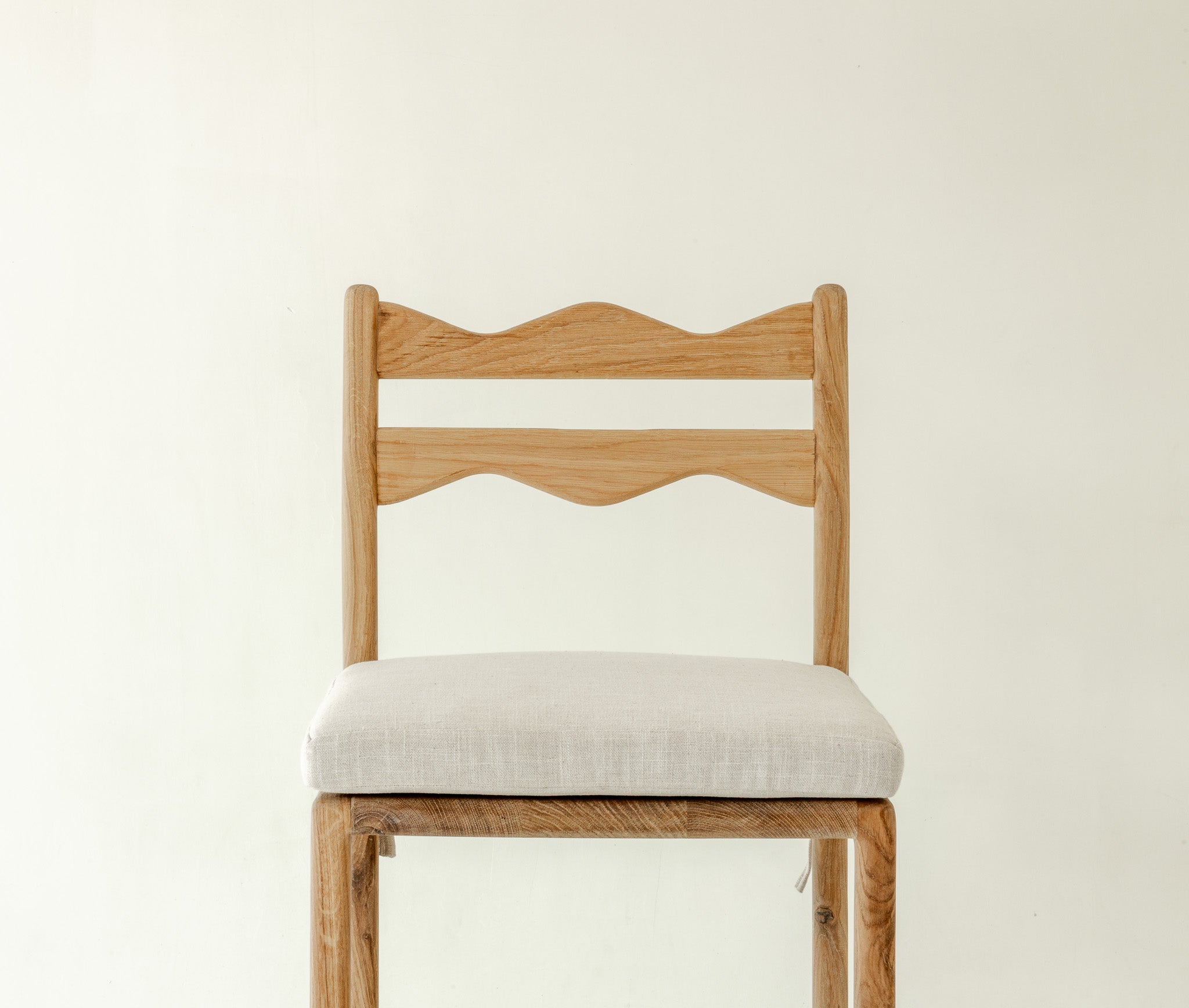 Jasper solid oak dining chair in natural colour way with cushion - close up from the front