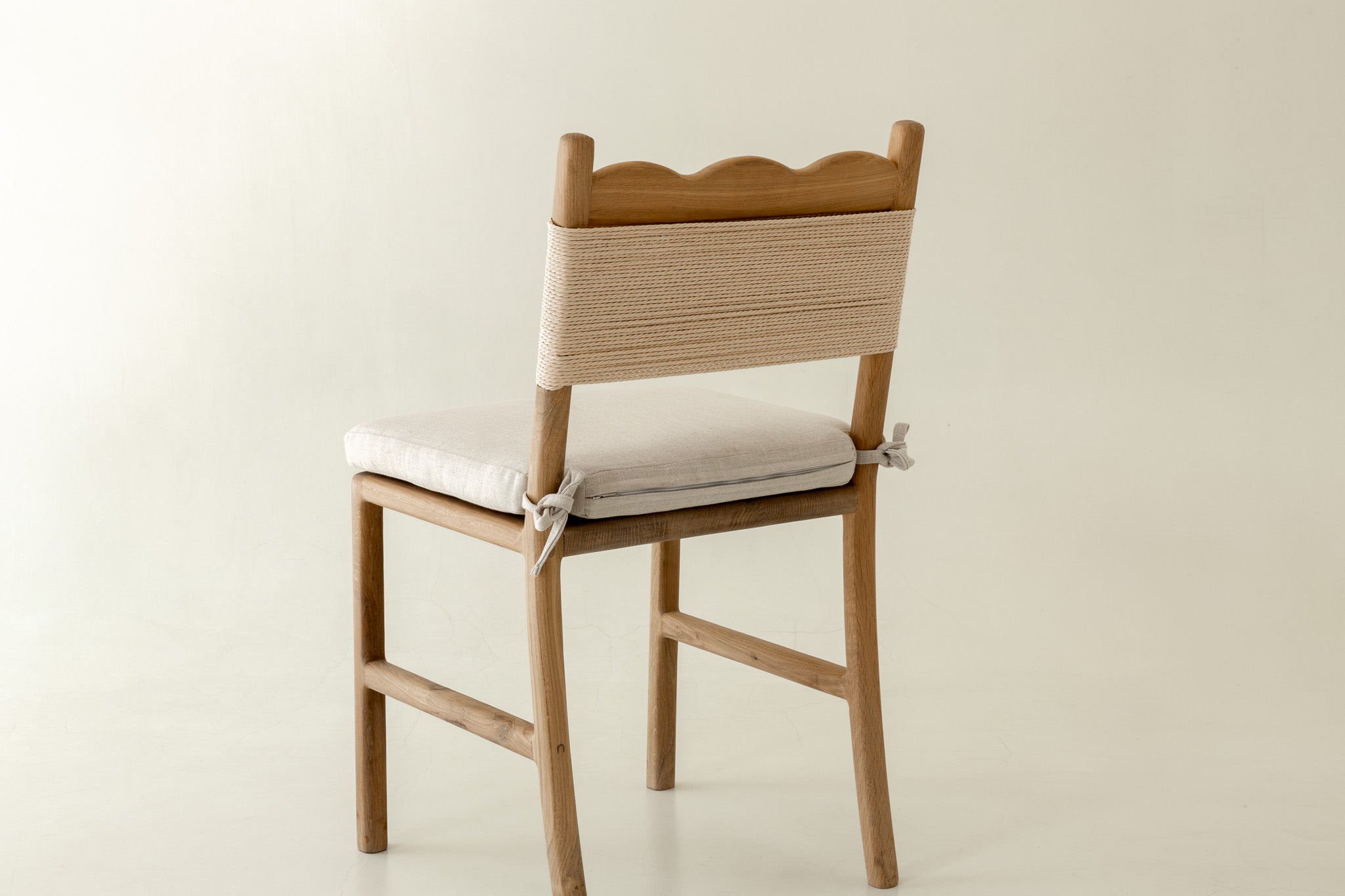 Lilly solid oak dining chair with cushion - close up from the back 