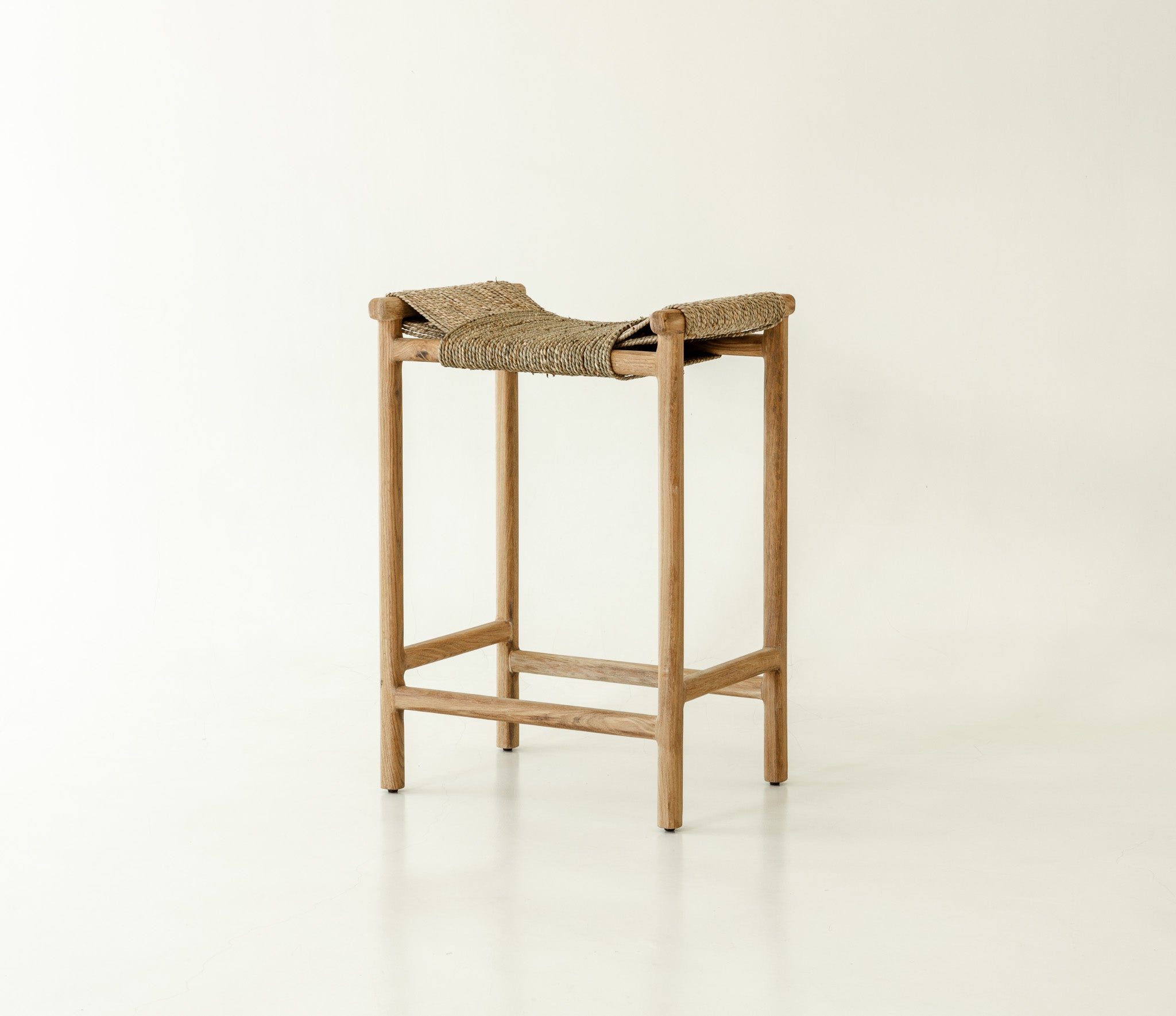 Pippa Counter Stool - front angle of the pippa counter stool in seagrass 