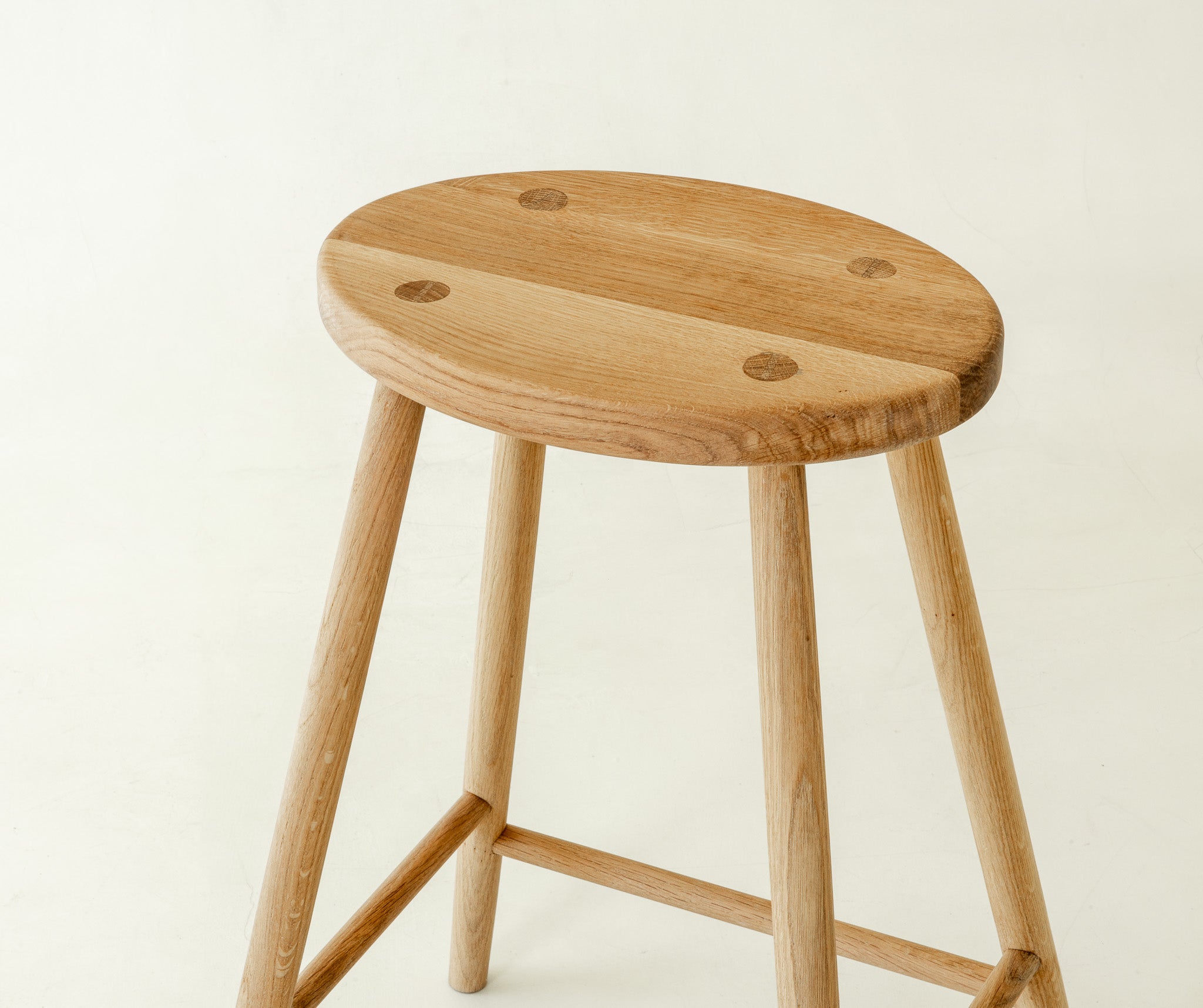 Wellington Solid Oak Counter Stool - close up of the seat